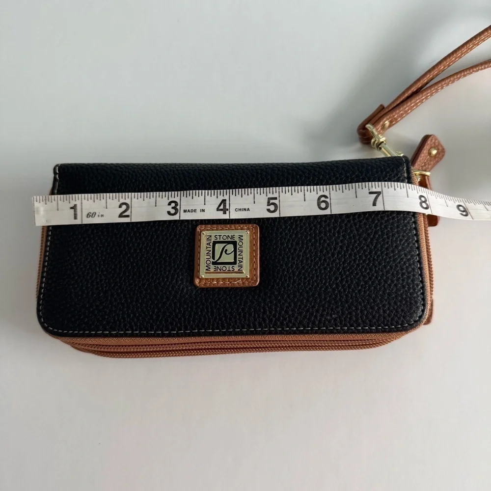 Stone Mountain Pebble Leather Wristlet Wallet Black Brown Zip Closure SZ Large